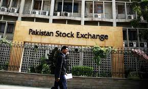 KSE-100 scores more than 300 points now on favorable cues