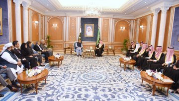 Pakistan PM Shehbaz Sharif calls on Saudi Crown prince MBS during official visit