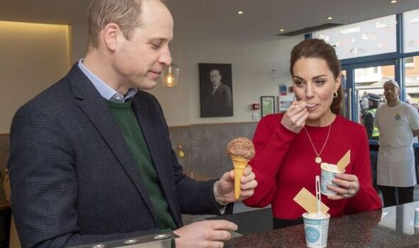 Prince William and Kate Middleton have been seen having lunch at a pub in Windsor. 